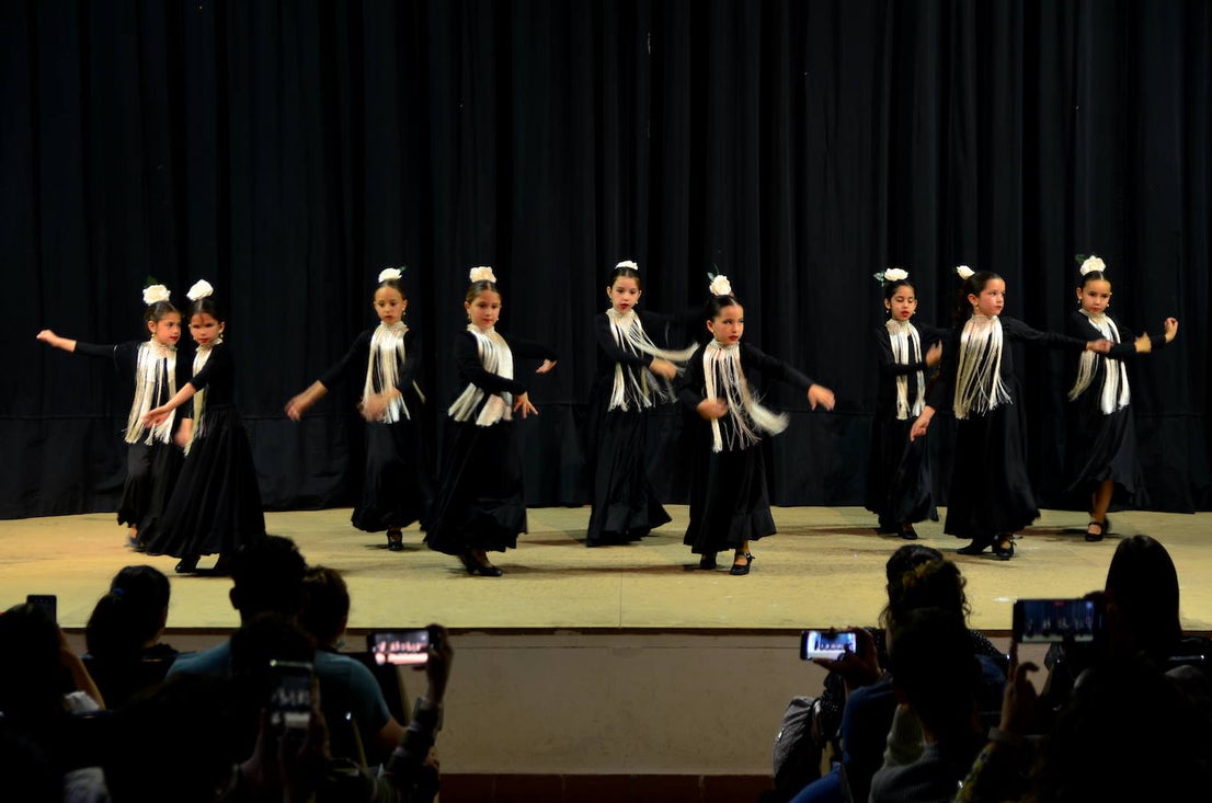 Grupos de baile flamenco de la Escuela de Música y Danza de Huétor Vega.