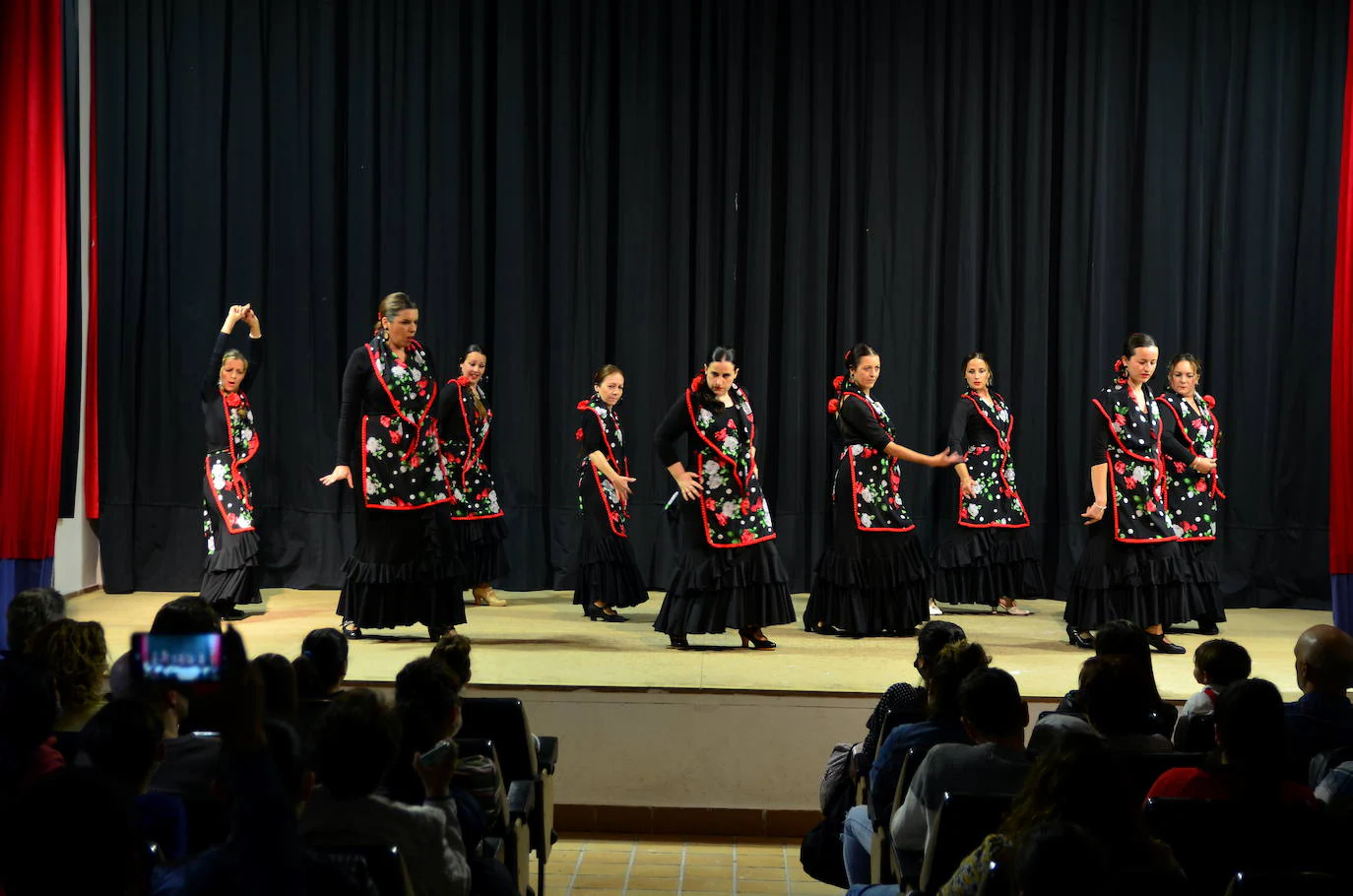 Grupos de baile flamenco de la Escuela de Música y Danza de Huétor Vega.