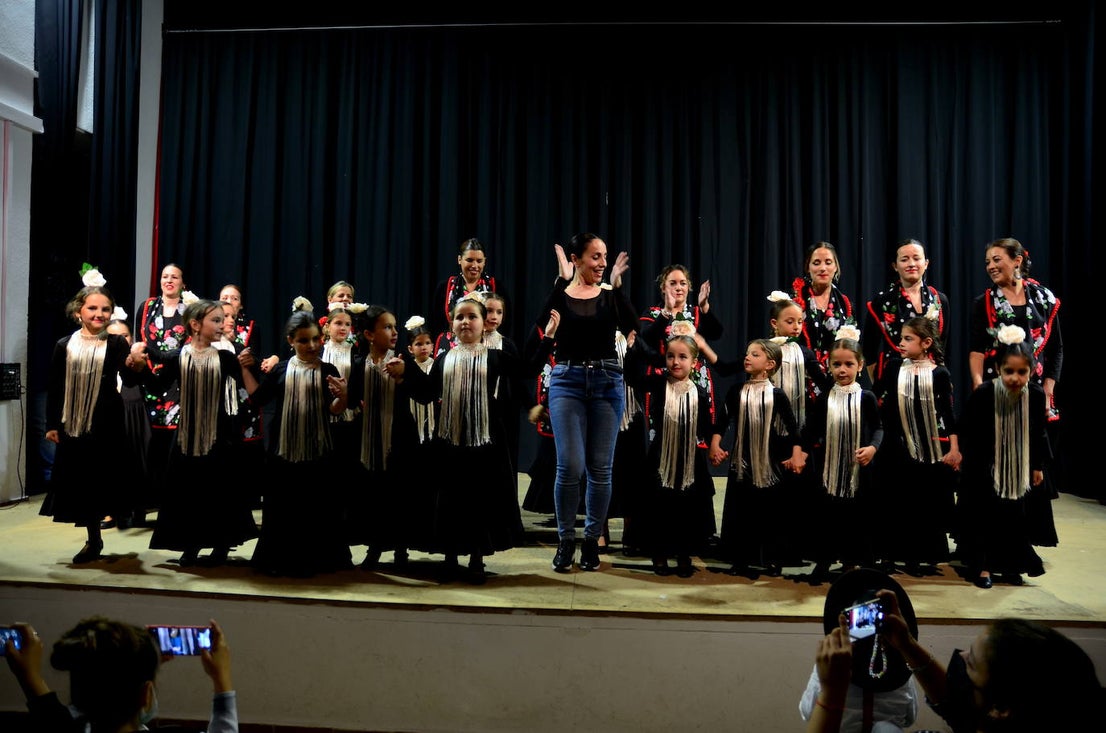 Grupos de baile flamenco de la Escuela de Música y Danza de Huétor Vega.