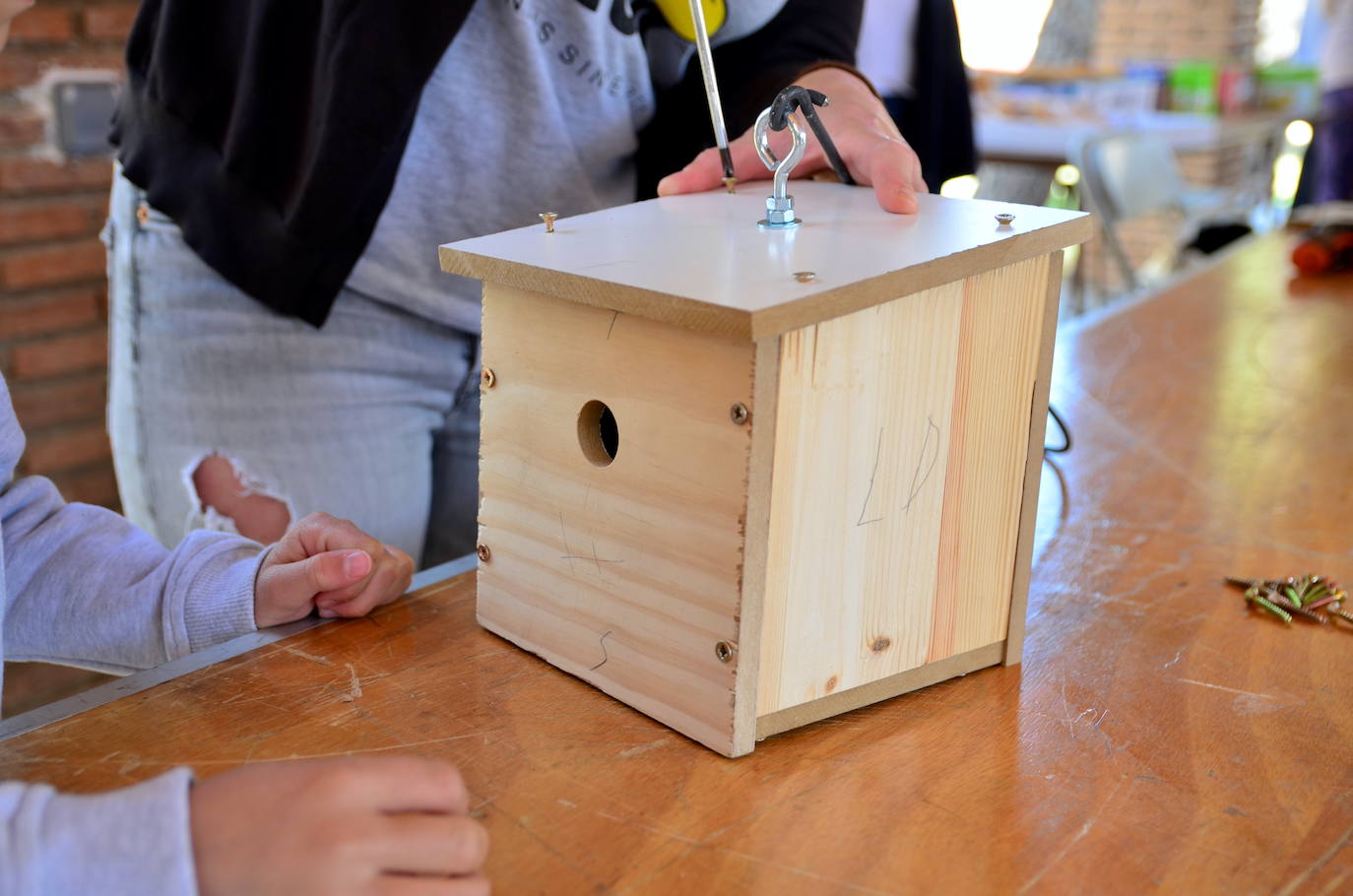 Fotos: Taller de construcción de cajas nido en el Parque de los Pinos