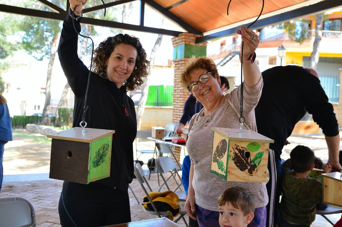 Fotos: Taller de construcción de cajas nido en el Parque de los Pinos