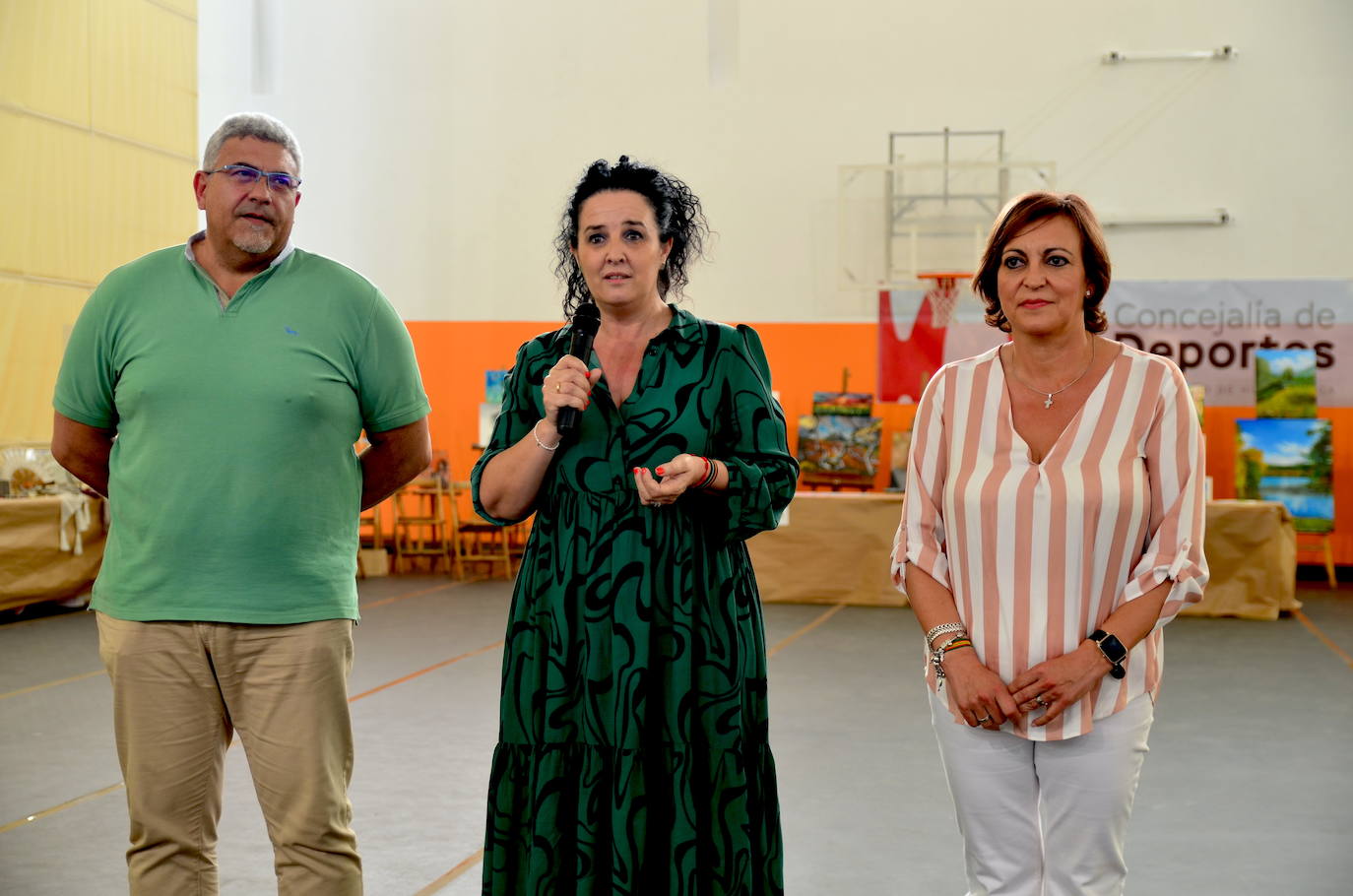 Los concejales de Deportes y Cultura, José Manuel Prieto y Elisa González Pedraza, con la alcaldesa, Elena Duque (en el centro).