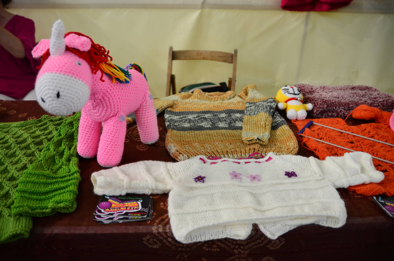 Algunas de las creaciones del taller de tejer a dos agujas.