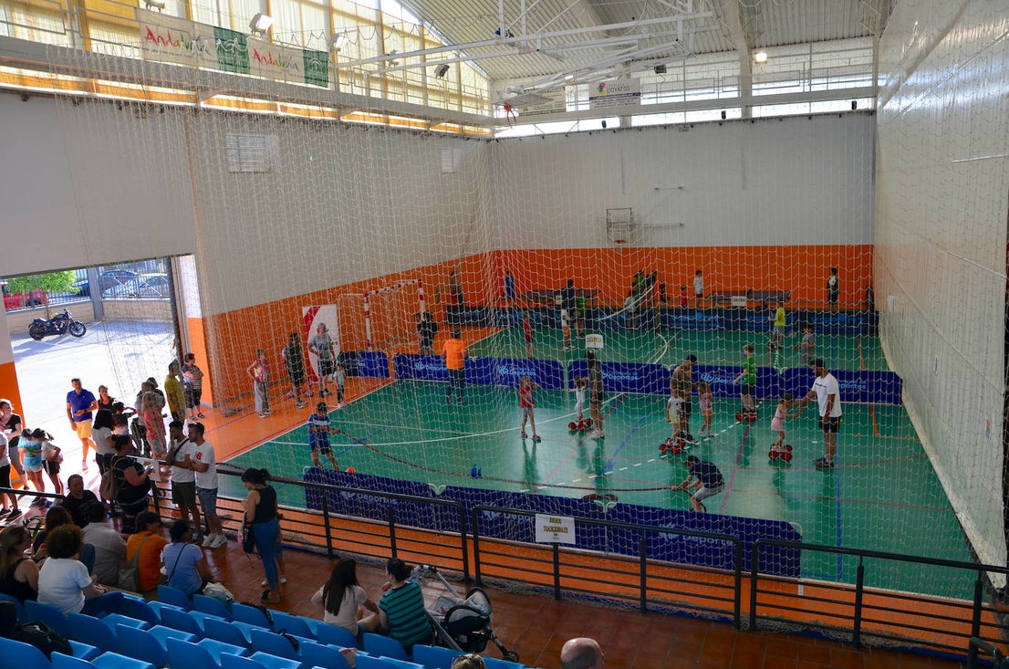 Actividades deportivas en el pabellón.