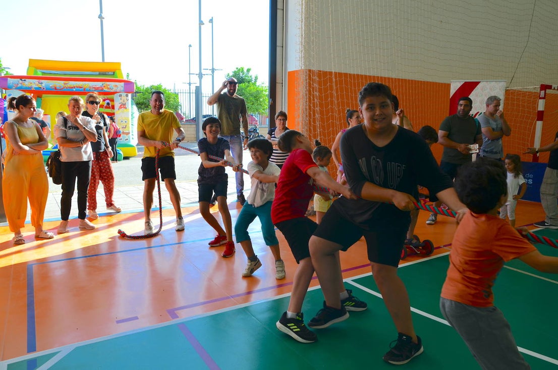 Actividades deportivas en el pabellón.