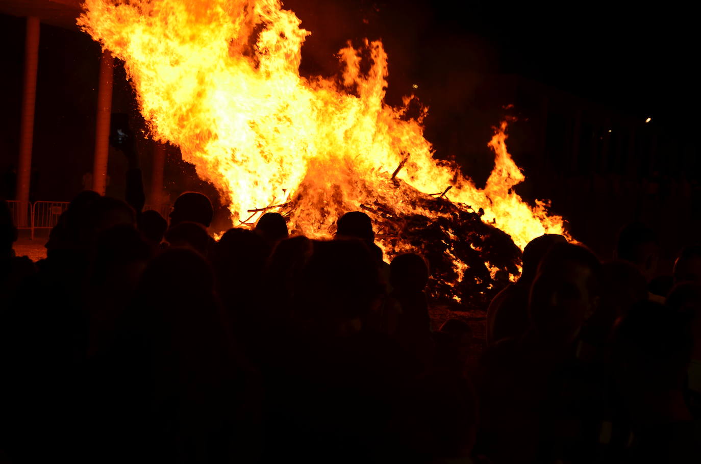 Huétor Vega programó una noche de San Juan con pop rock en directo.