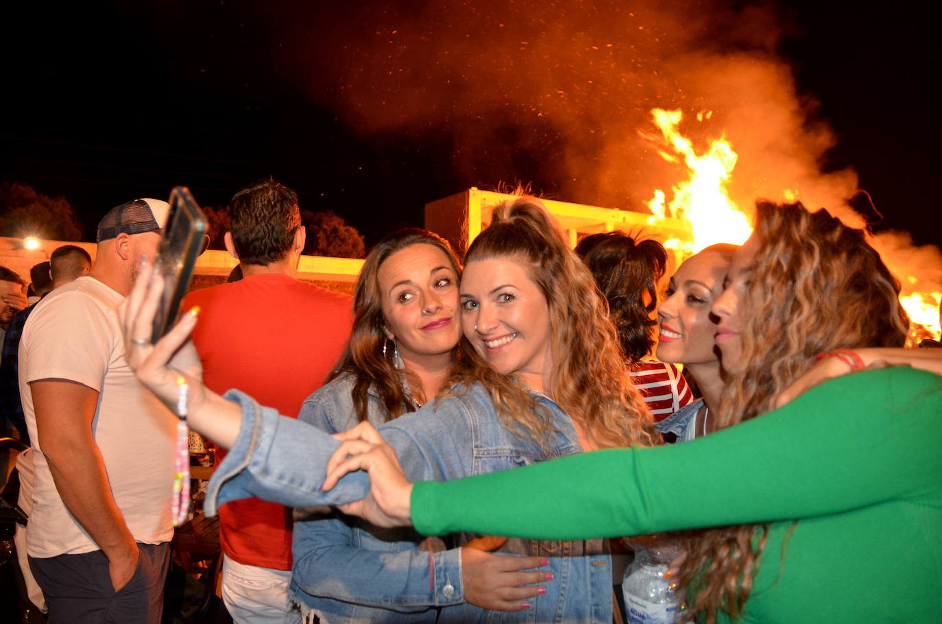 Huétor Vega programó una noche de San Juan con pop rock en directo.
