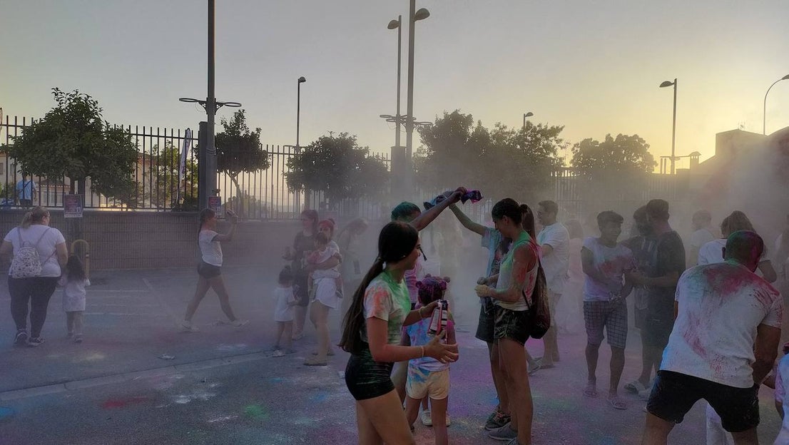 Fiesta Holi organizada por la concejalía de Juventud del Ayuntamiento de Huétor Vega.