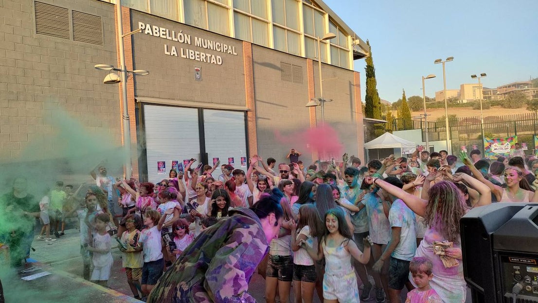 Fiesta Holi organizada por la concejalía de Juventud del Ayuntamiento de Huétor Vega.