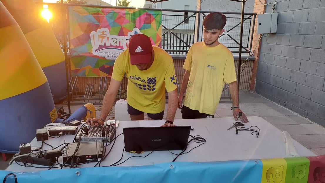 Fiesta Holi organizada por la concejalía de Juventud del Ayuntamiento de Huétor Vega.