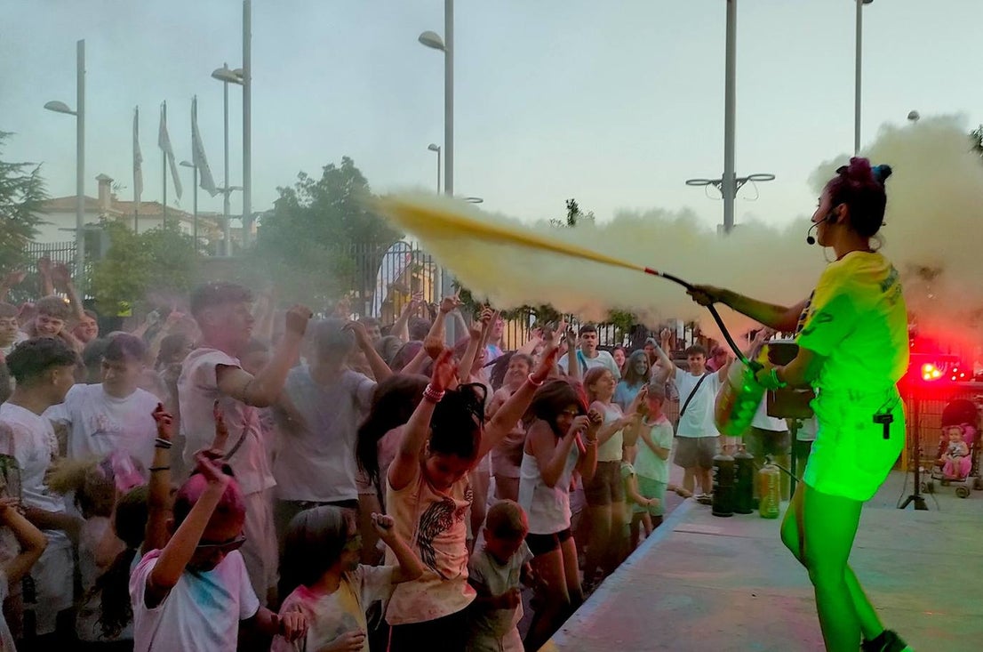 Fiesta Holi organizada por la concejalía de Juventud del Ayuntamiento de Huétor Vega.