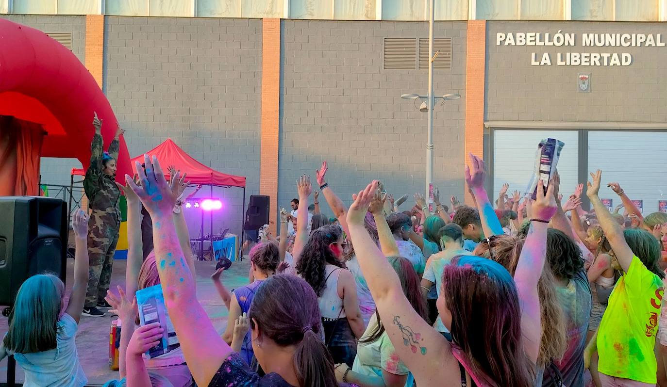 Fiesta Holi organizada por la concejalía de Juventud del Ayuntamiento de Huétor Vega.