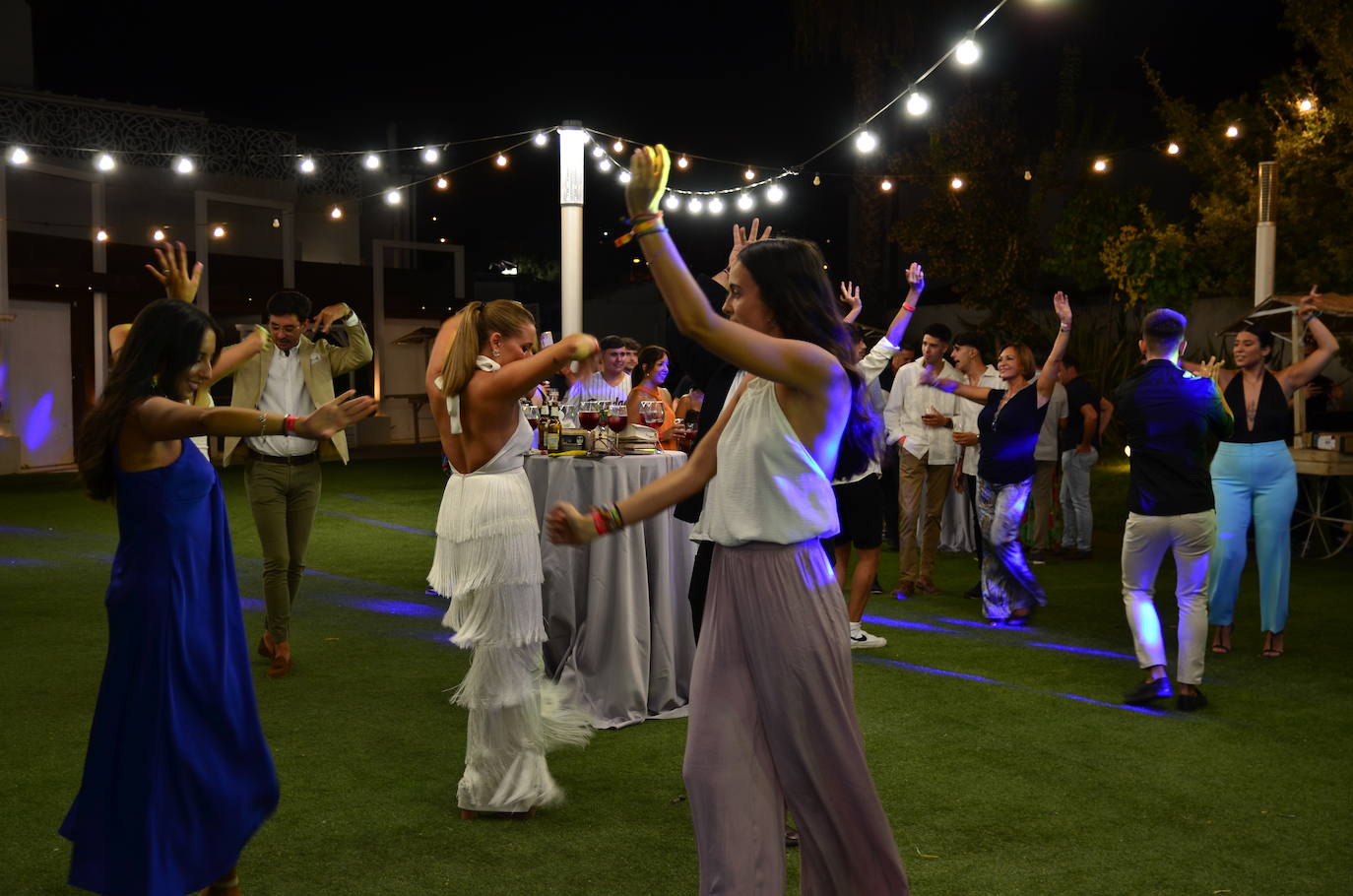 Ambiente espectacular en la Fiesta de la Juventud, celebrada en Jardines de Siddharta.