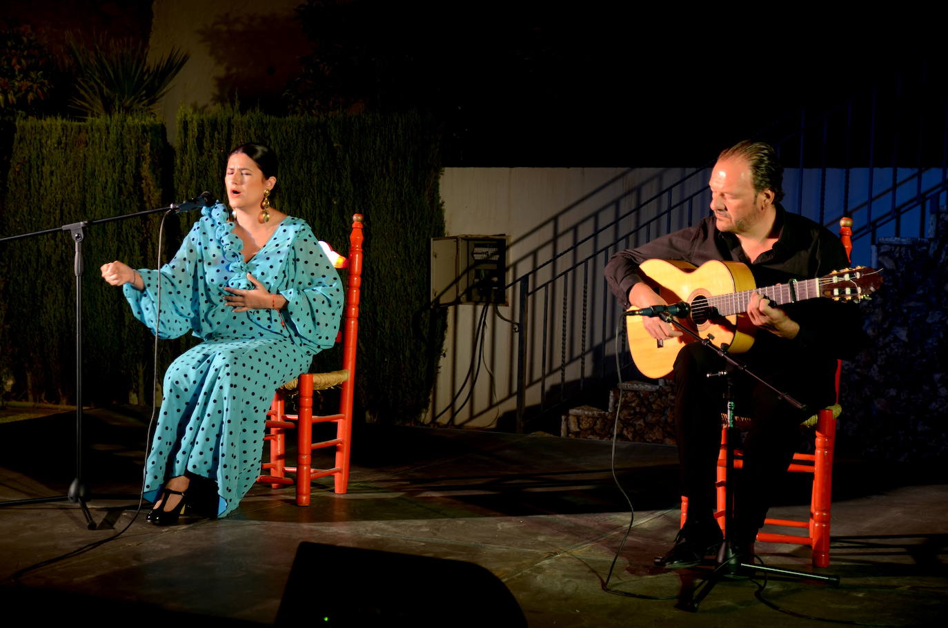 Lucía Leiva, con el guitarrista hueteño Ramón del Paso.