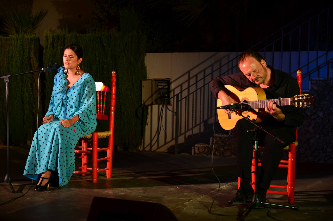 Lucía Leiva, con el guitarrista hueteño Ramón del Paso.