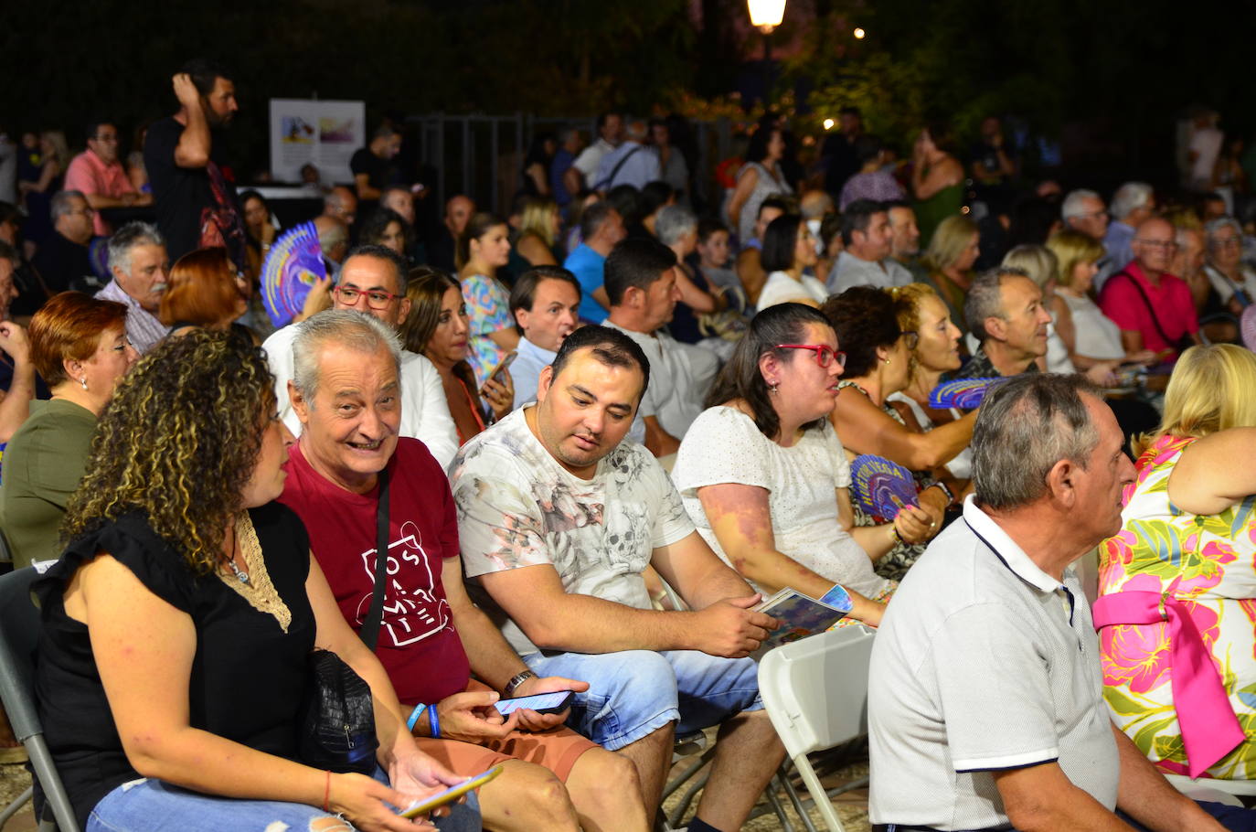 Más de 400 personas acudieron al pregón de las fiestas de Huétor Vega.