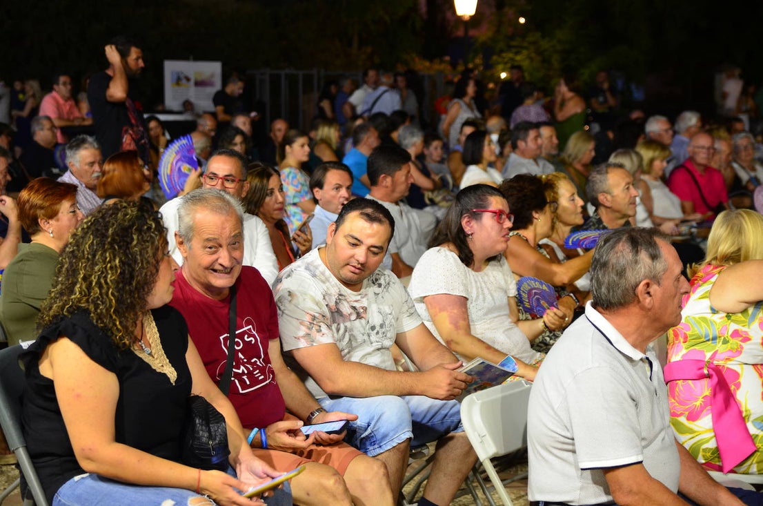Más de 400 personas acudieron al pregón de las fiestas de Huétor Vega.