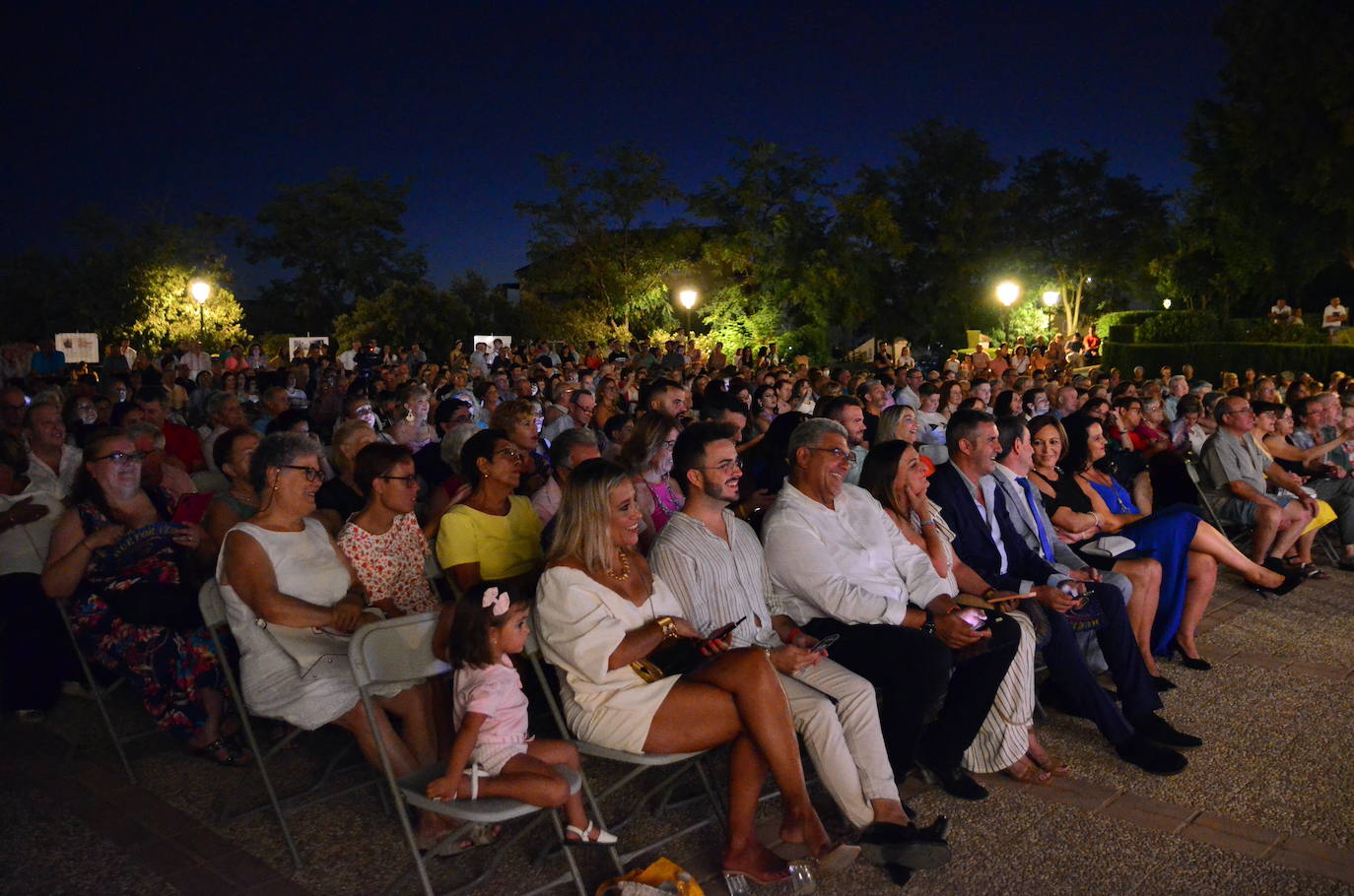 Más de 400 personas acudieron al pregón de las fiestas de Huétor Vega.