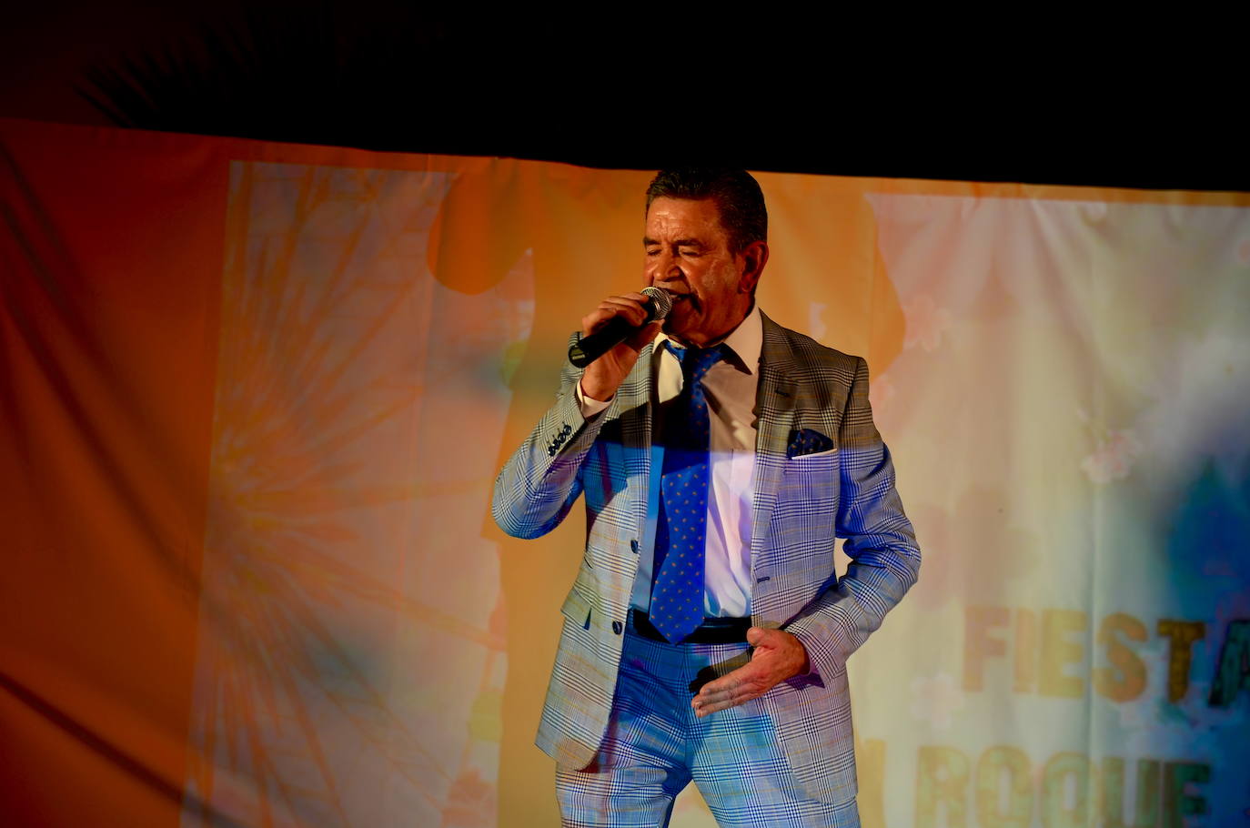 McGregor canta ‘Todo a pulmón’, himno adoptado por Miguel Ríos.