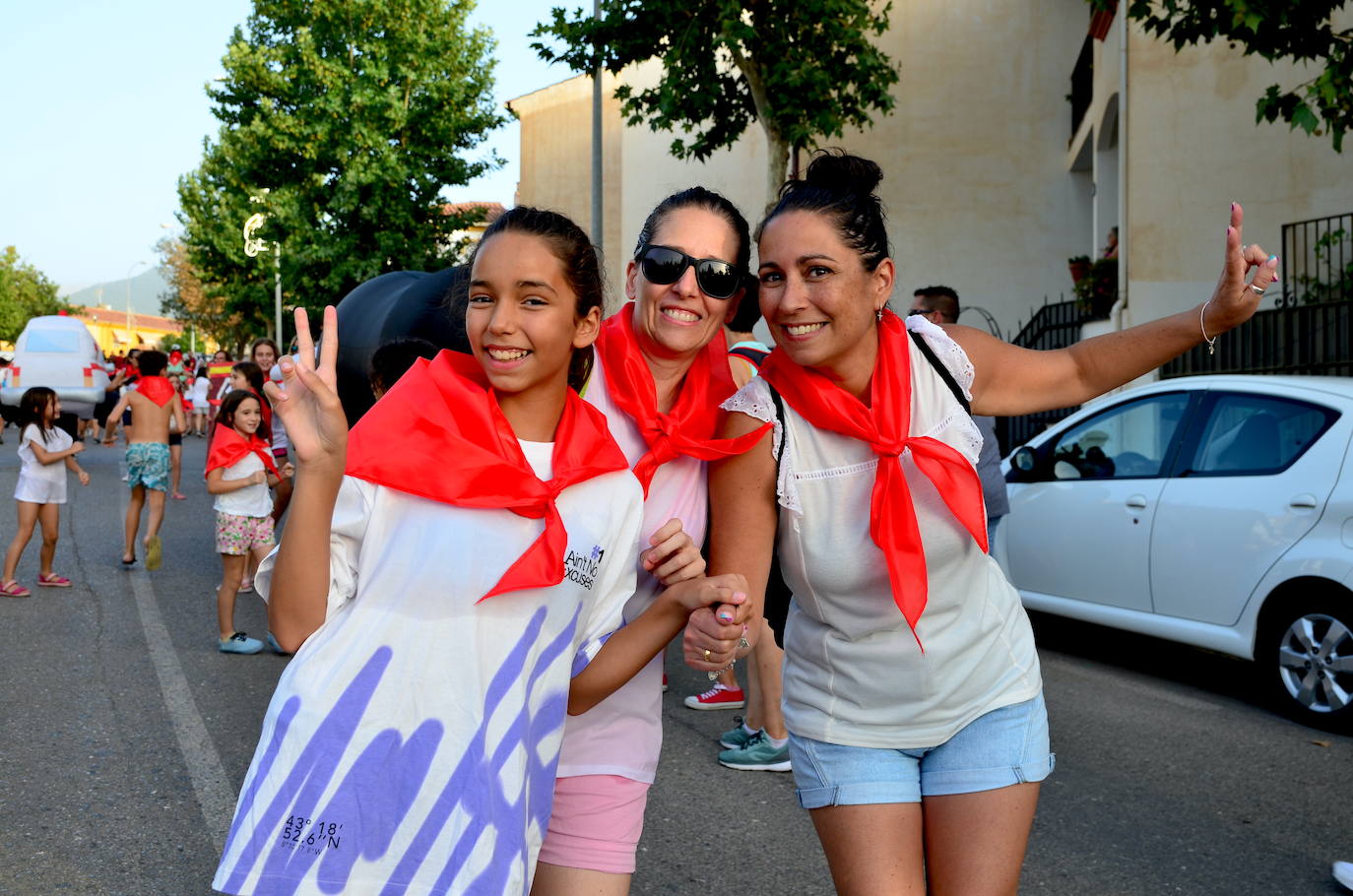 Encierro de toros hinchables en las fiestas de Huétor Vega.