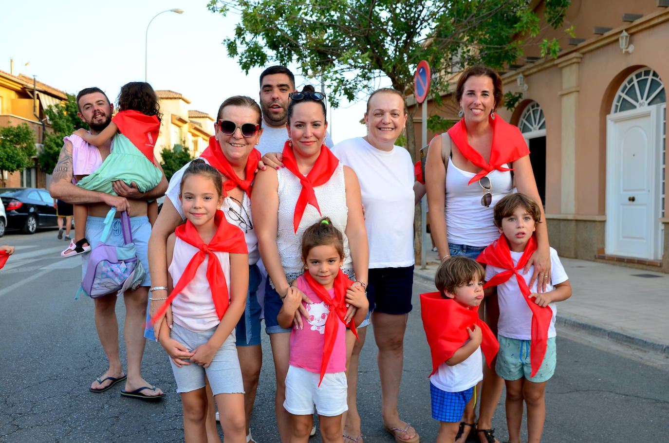 Encierro de toros hinchables en las fiestas de Huétor Vega.
