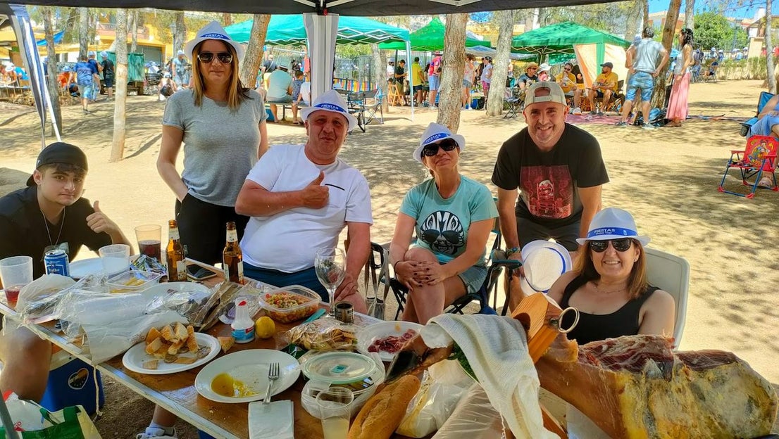 La paella popular en Parque de los Pinos, uno de los encuentros más esperados de las fiestas de Huétor Vega.