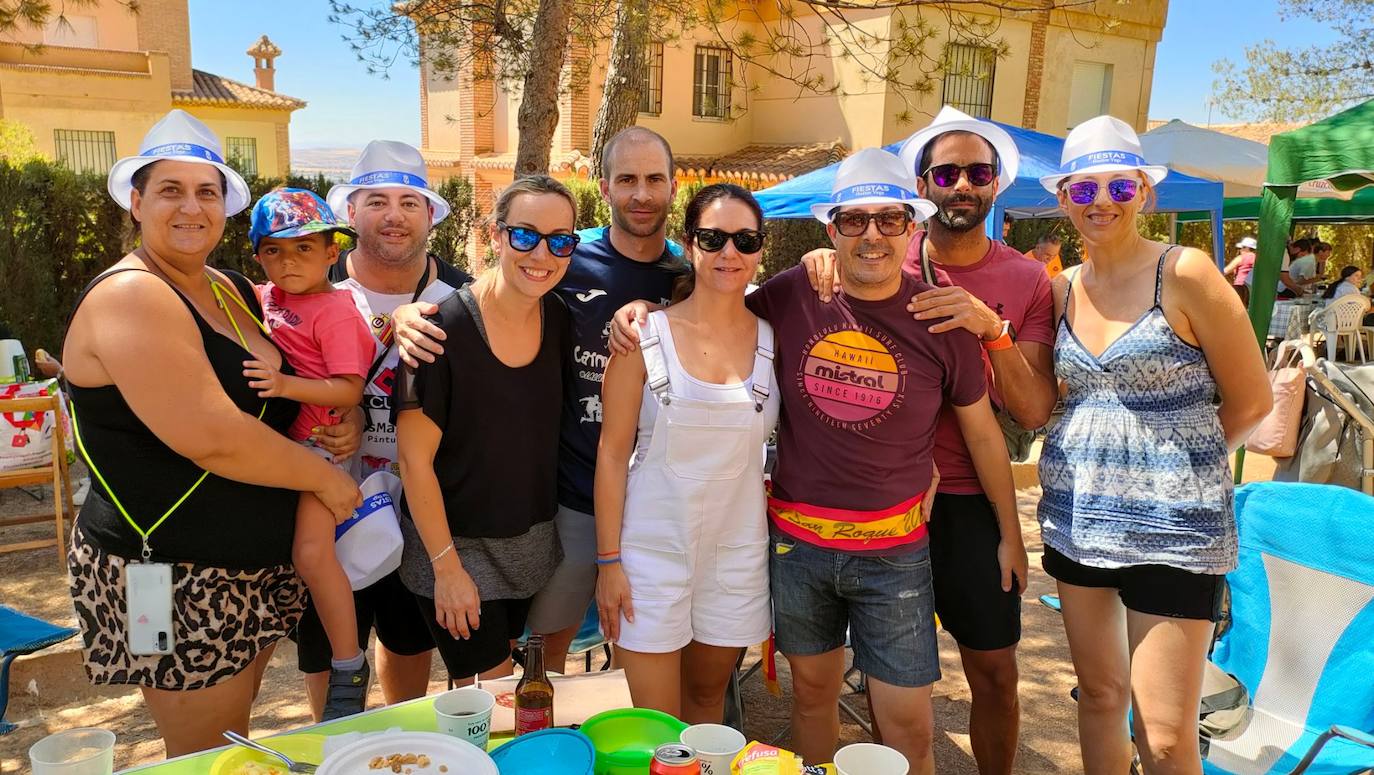 La paella popular en Parque de los Pinos, uno de los encuentros más esperados de las fiestas de Huétor Vega.