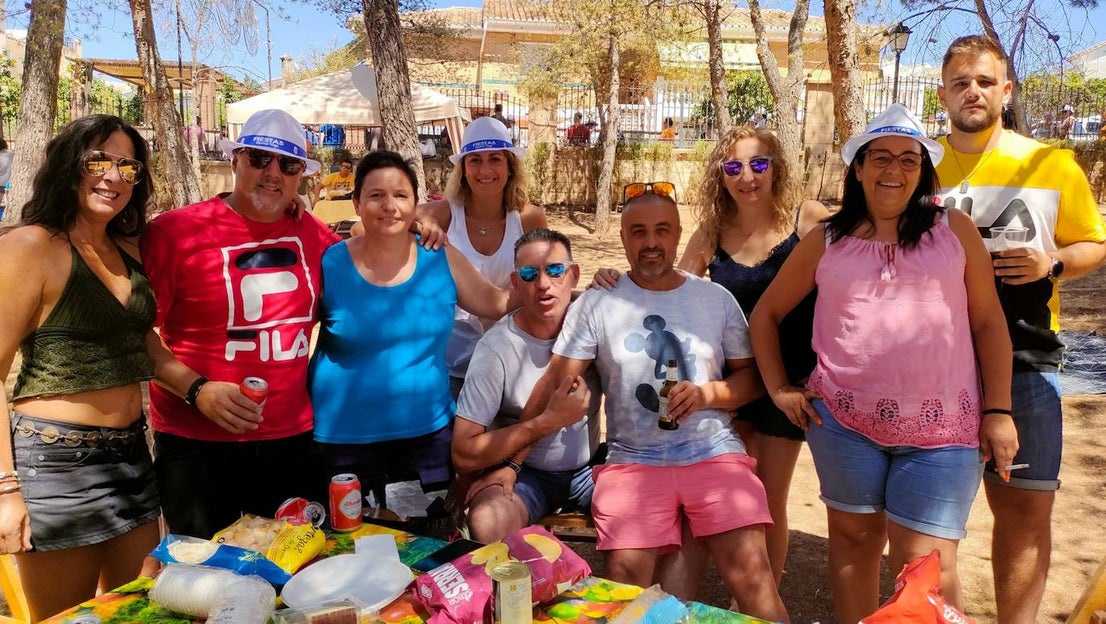 La paella popular en Parque de los Pinos, uno de los encuentros más esperados de las fiestas de Huétor Vega.