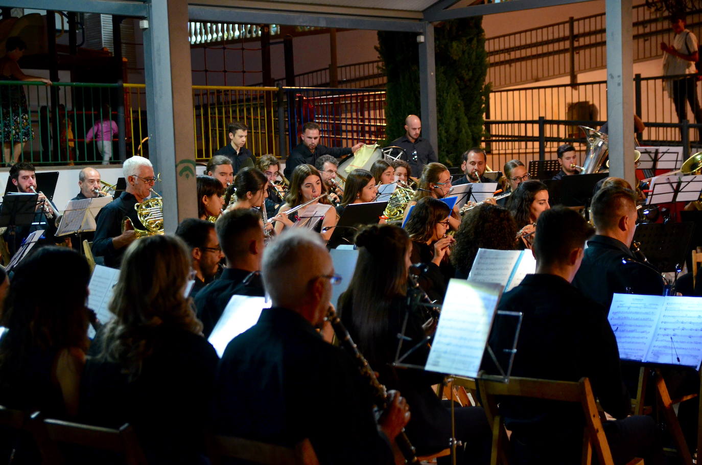 La Banda de Música de Huétor Vega, dirigida por Óscar Musso, se fundió con la de Churriana de la Vega.