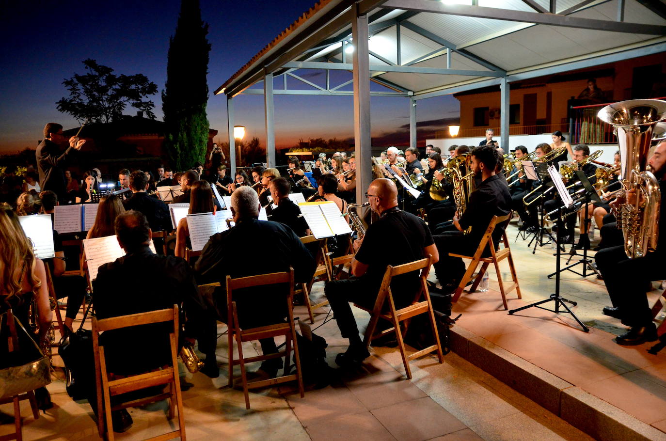 La Banda de Música de Huétor Vega, dirigida por Óscar Musso, se fundió con la de Churriana de la Vega.