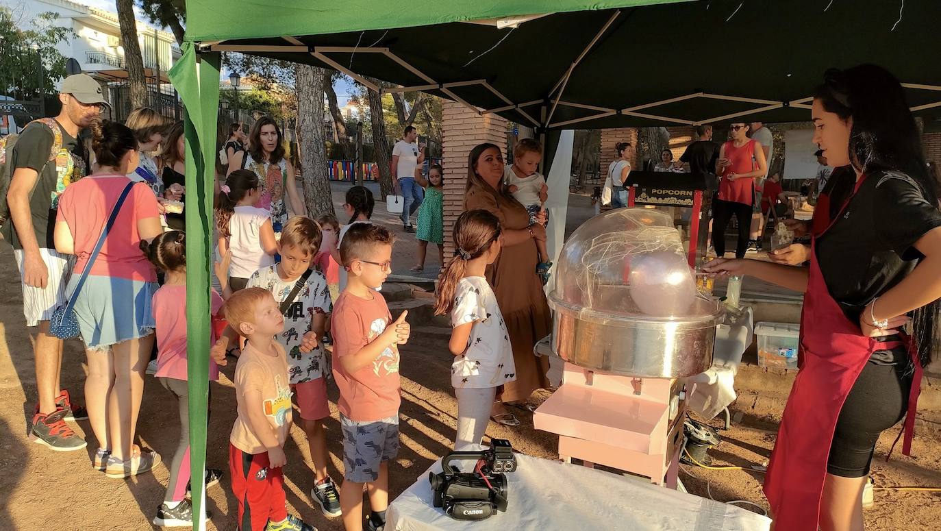 La concejalía de Medio Ambiente sorprendió con refrescos, palomitas y algodón de azúcar.
