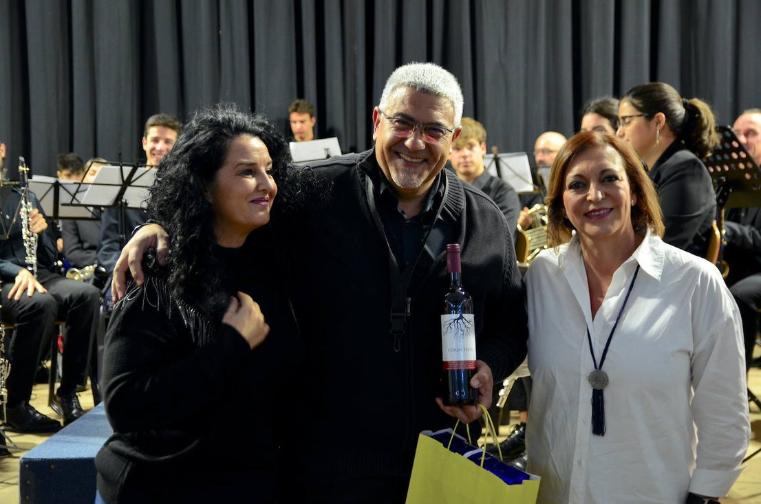 La Banda de Música de Huétor Vega celebró Santa Cecilia con un homenaje a las fiestas de Moros y Cristianos en el Centro Social La Nava.