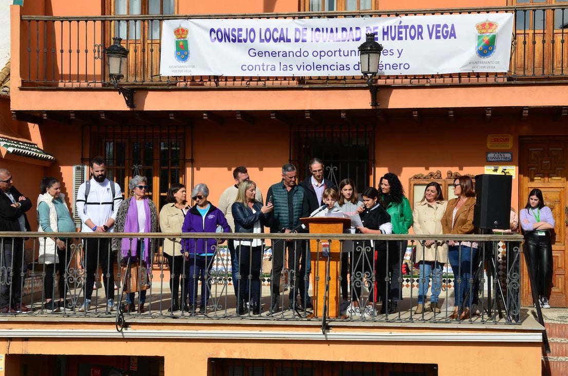 El alumnado del IES Los Neveros ha lanzado mensajes contra la violencia de género y a favor de la igualdad.