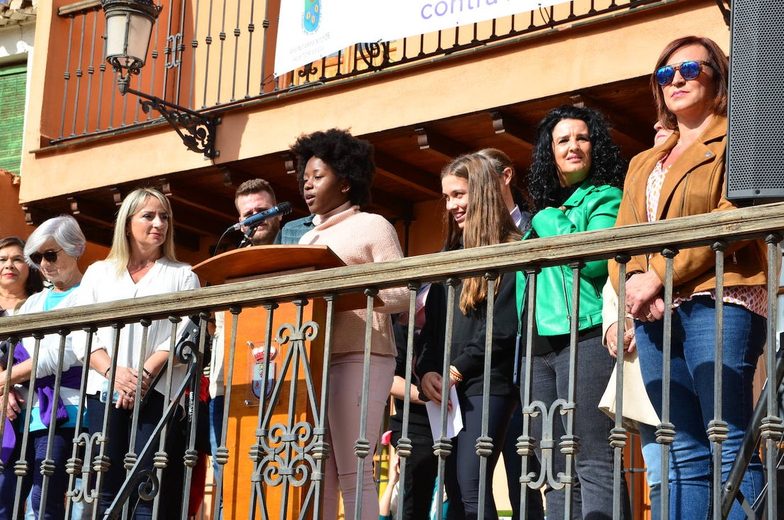El alumnado del IES Los Neveros ha lanzado mensajes contra la violencia de género y a favor de la igualdad.