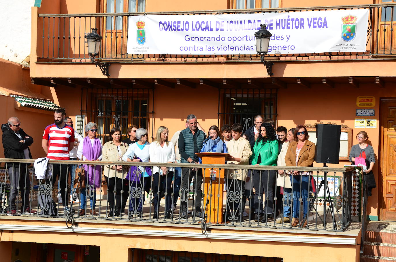 El alumnado del IES Los Neveros ha lanzado mensajes contra la violencia de género y a favor de la igualdad.