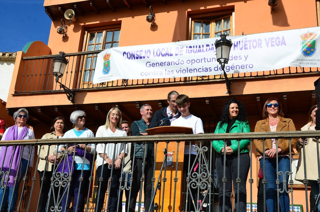 El alumnado del IES Los Neveros ha lanzado mensajes contra la violencia de género y a favor de la igualdad.