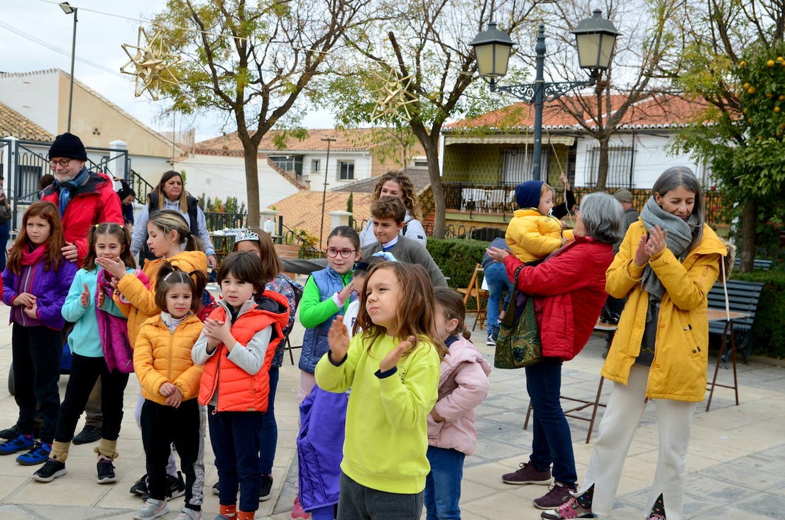 El Aula Ambiental del Ayuntamiento de Huétor Vega organiza un taller de decoraciones navideñas con materiales reciclados.