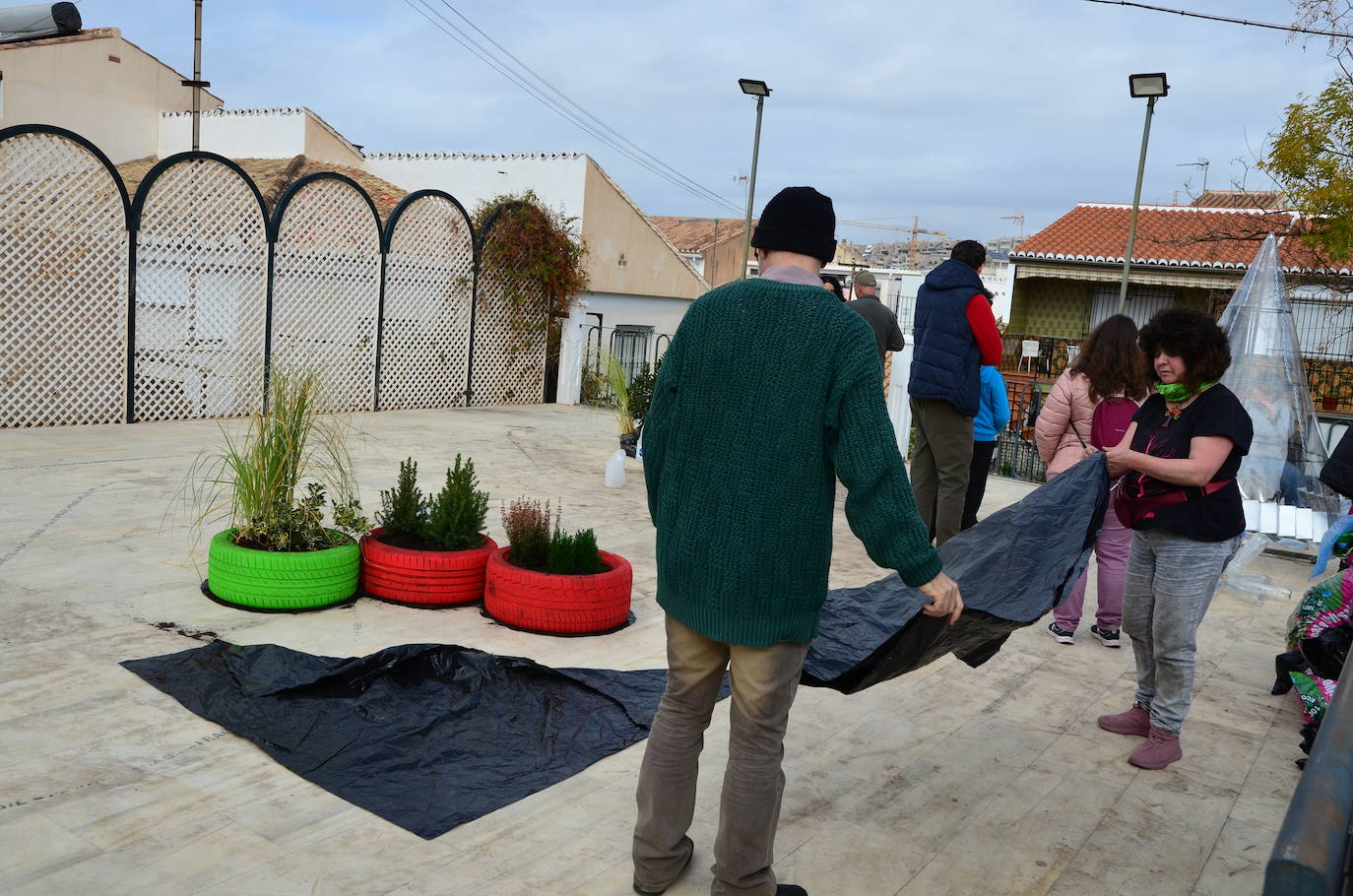 El Aula Ambiental del Ayuntamiento de Huétor Vega organiza un taller de decoraciones navideñas con materiales reciclados.