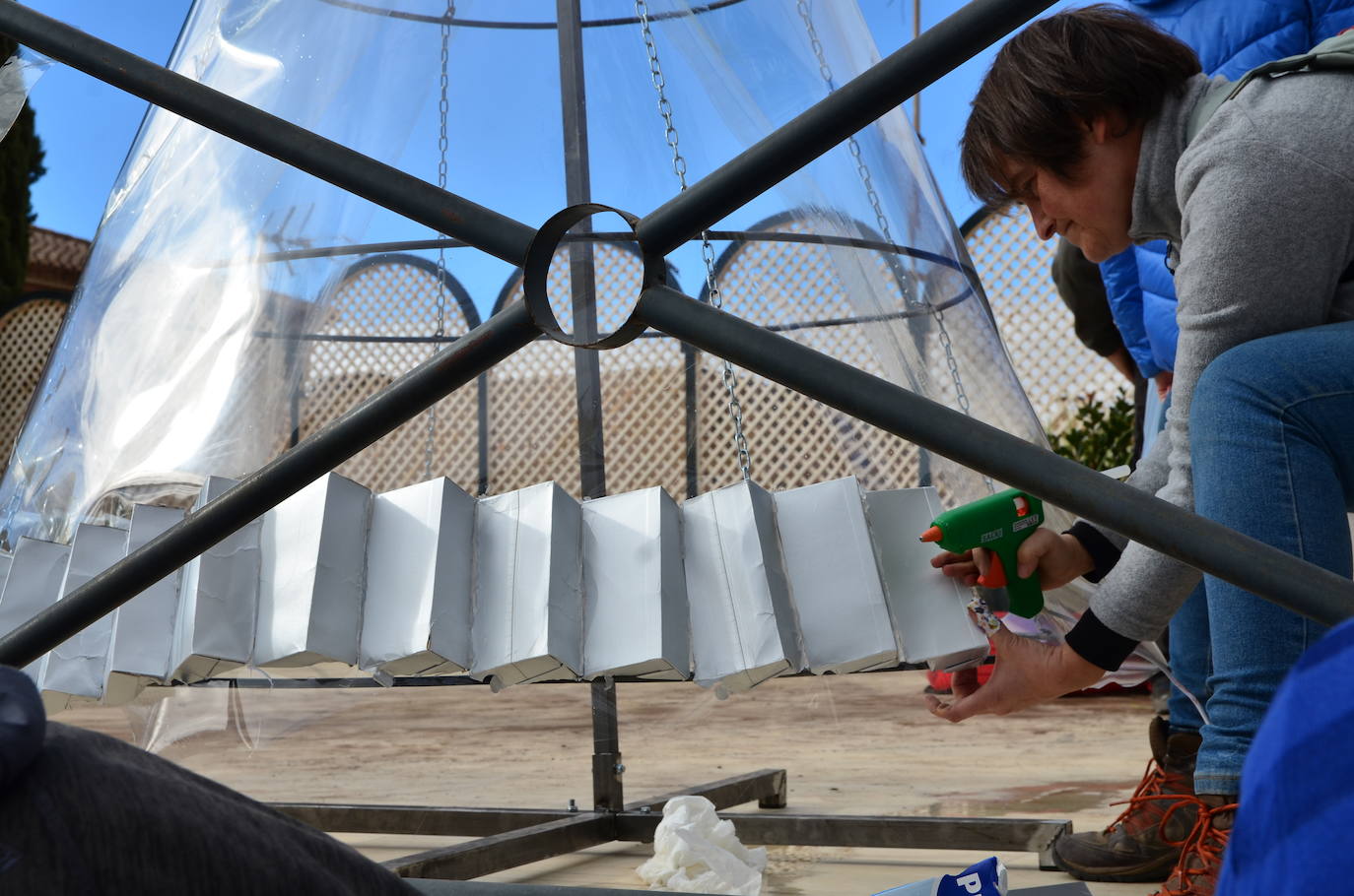 El Aula Ambiental del Ayuntamiento de Huétor Vega organiza un taller de decoraciones navideñas con materiales reciclados.