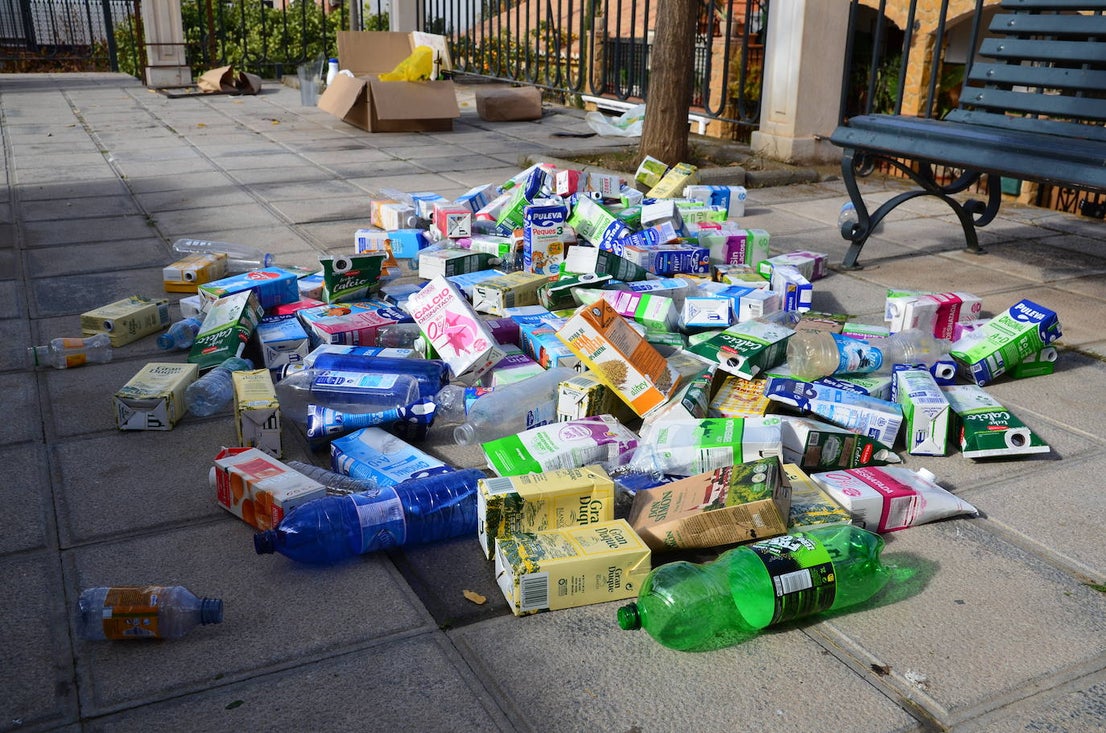 El Aula Ambiental del Ayuntamiento de Huétor Vega organiza un taller de decoraciones navideñas con materiales reciclados.