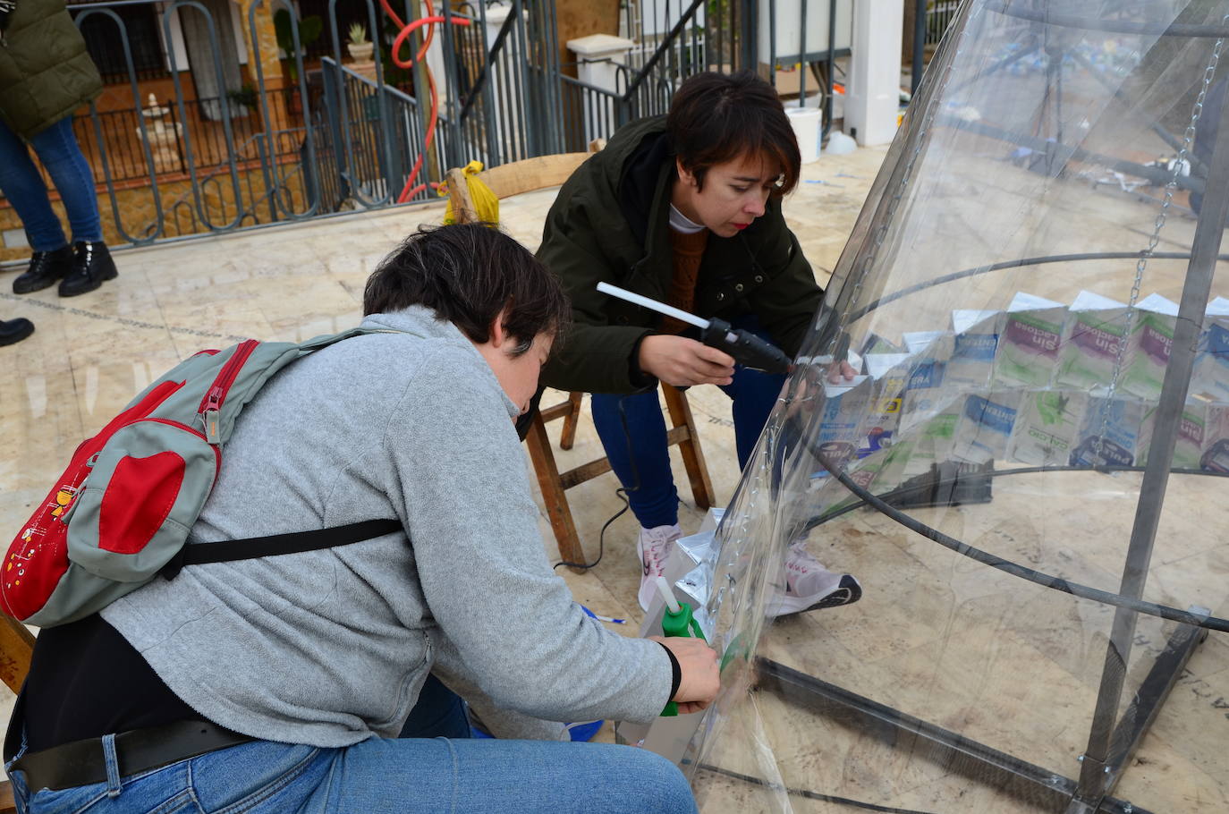 El Aula Ambiental del Ayuntamiento de Huétor Vega organiza un taller de decoraciones navideñas con materiales reciclados.