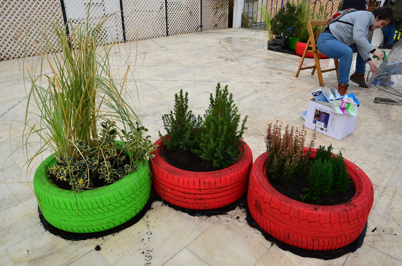 El Aula Ambiental del Ayuntamiento de Huétor Vega organiza un taller de decoraciones navideñas con materiales reciclados.