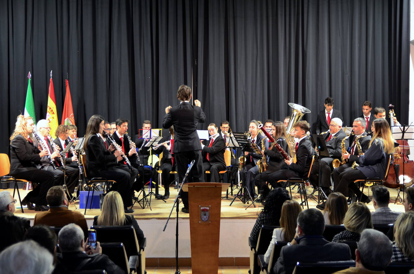 Actuación de la Banda de Música de Huétor Vega por el Día de la Constitución.