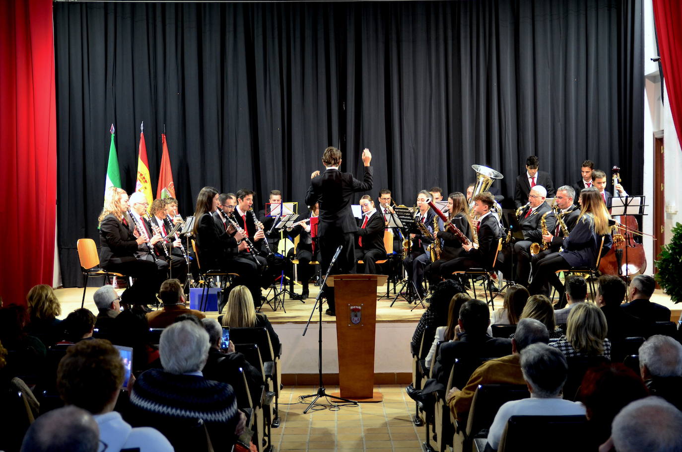 Actuación de la Banda de Música de Huétor Vega por el Día de la Constitución.