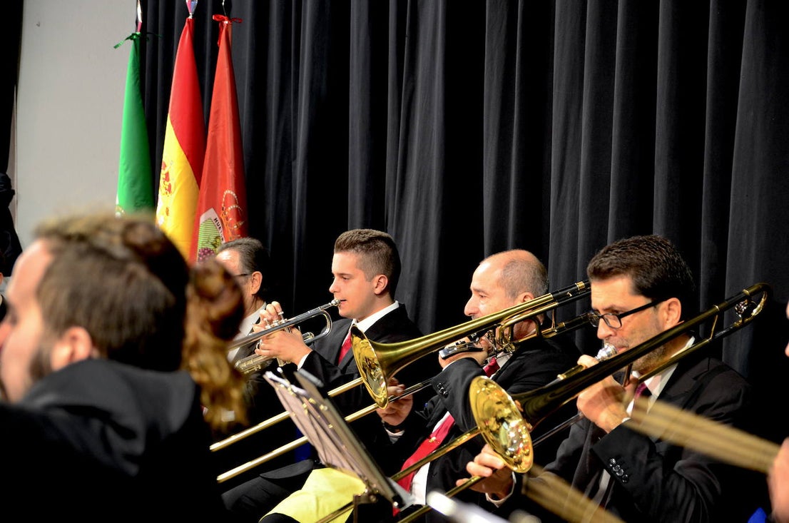 Actuación de la Banda de Música de Huétor Vega por el Día de la Constitución.