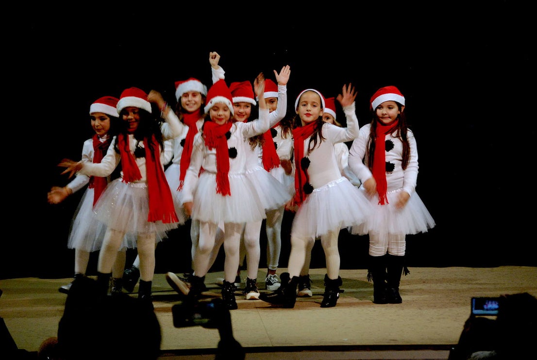 Grupos de baile de la Escuela de Música y Danza de Huétor Vega.
