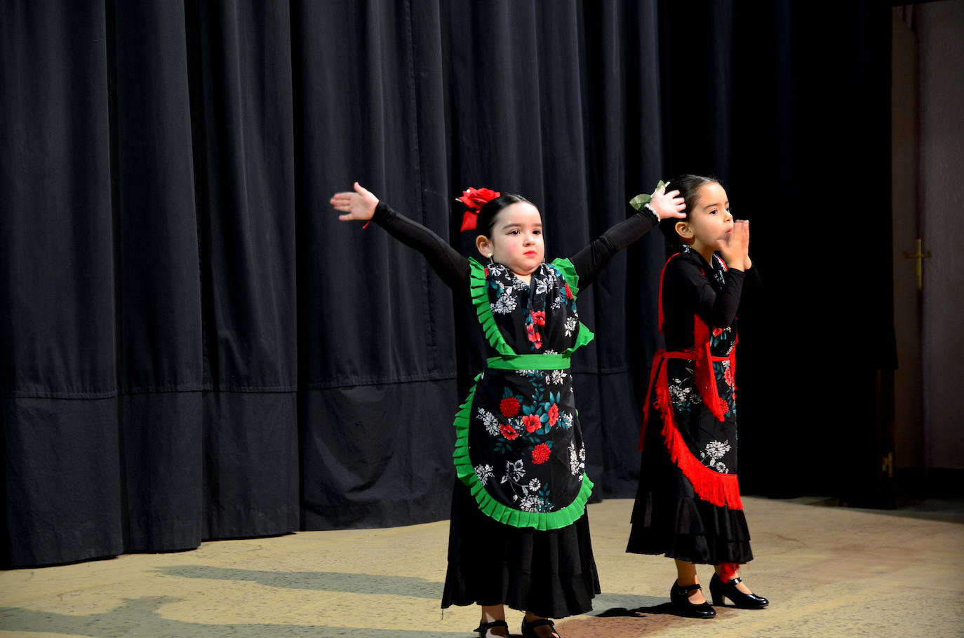 Grupos de baile flamenco de la Escuela de Música y Danza de Huétor Vega.