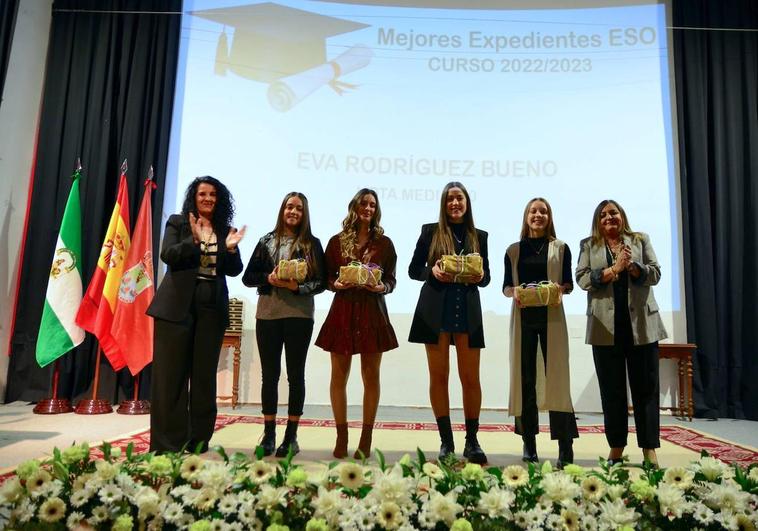 Cuatro alumnas obtuvieron las mejores notas de la ESO en Huétor Vega