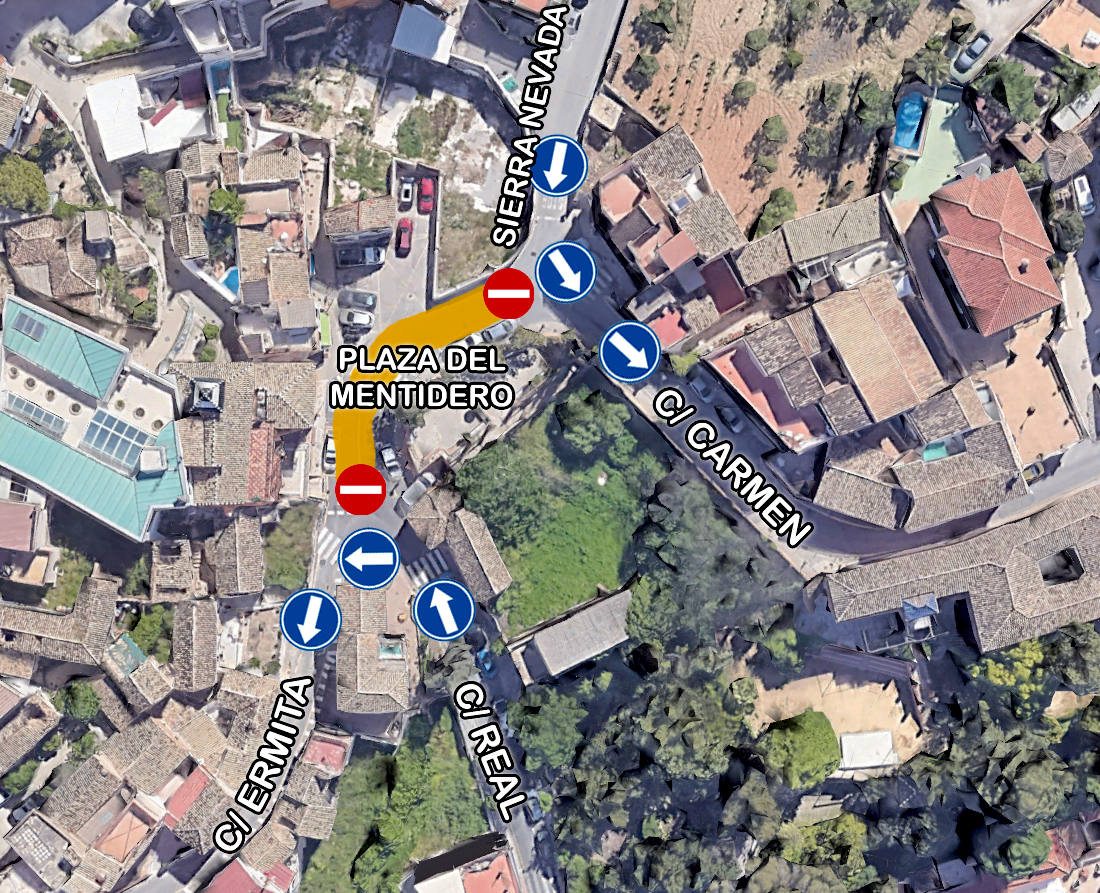 La Plaza del Mentidero, cortada al tráfico por su remodelación