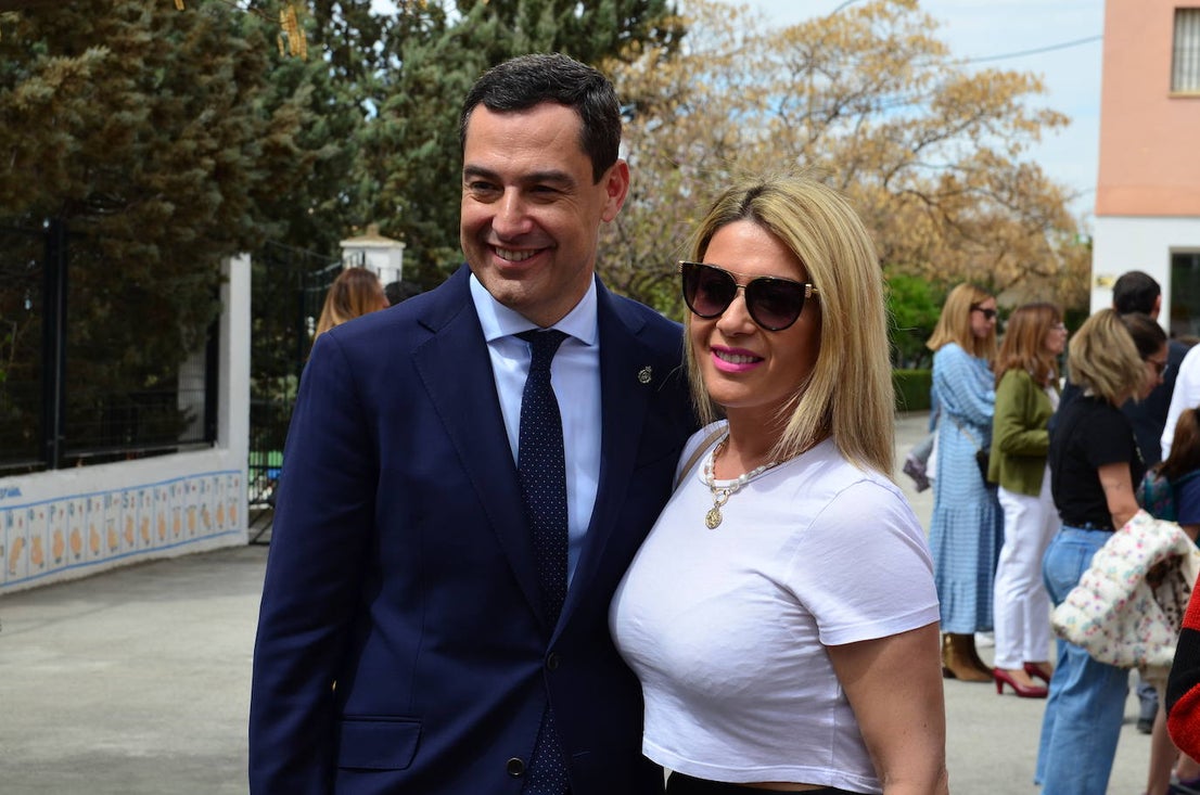 Juanma Moreno visita el CEIP Mariana Pineda de Huétor Vega